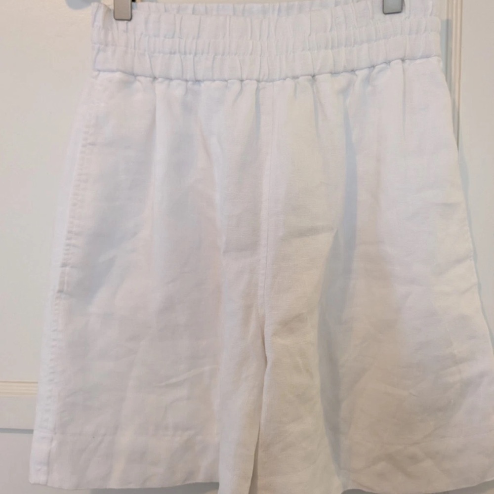 White Elastic Waist Women’s Linen Shorts - Picture 2 of 4
